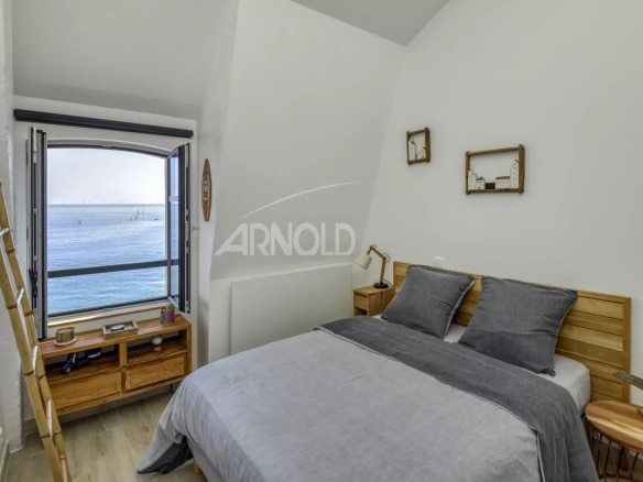 Chambre d'appartement avec vue sur l'océan à Batz-sur-Mer.