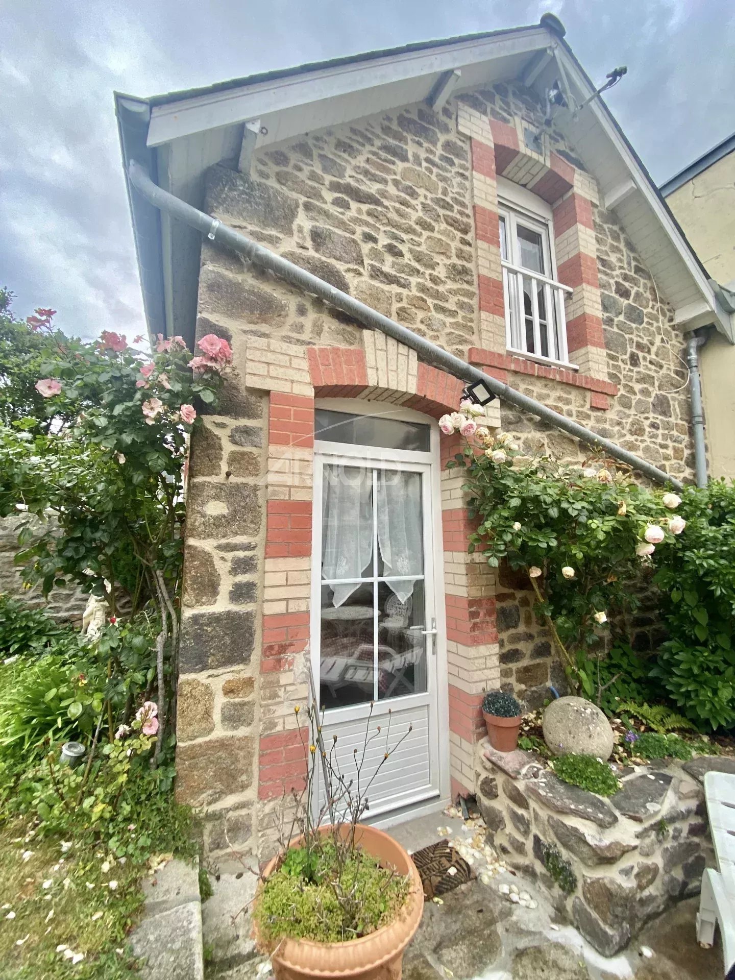 Bourgeois house in Saint-Malo Stone-built bourgeois house with garden, located in Saint-Malo, France.