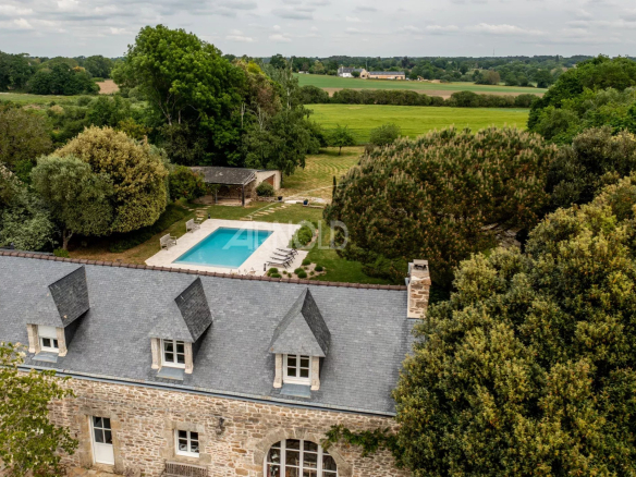 Stone farmhouse with swimming pool in a peaceful hamlet in Baden, overlooking the countryside.
