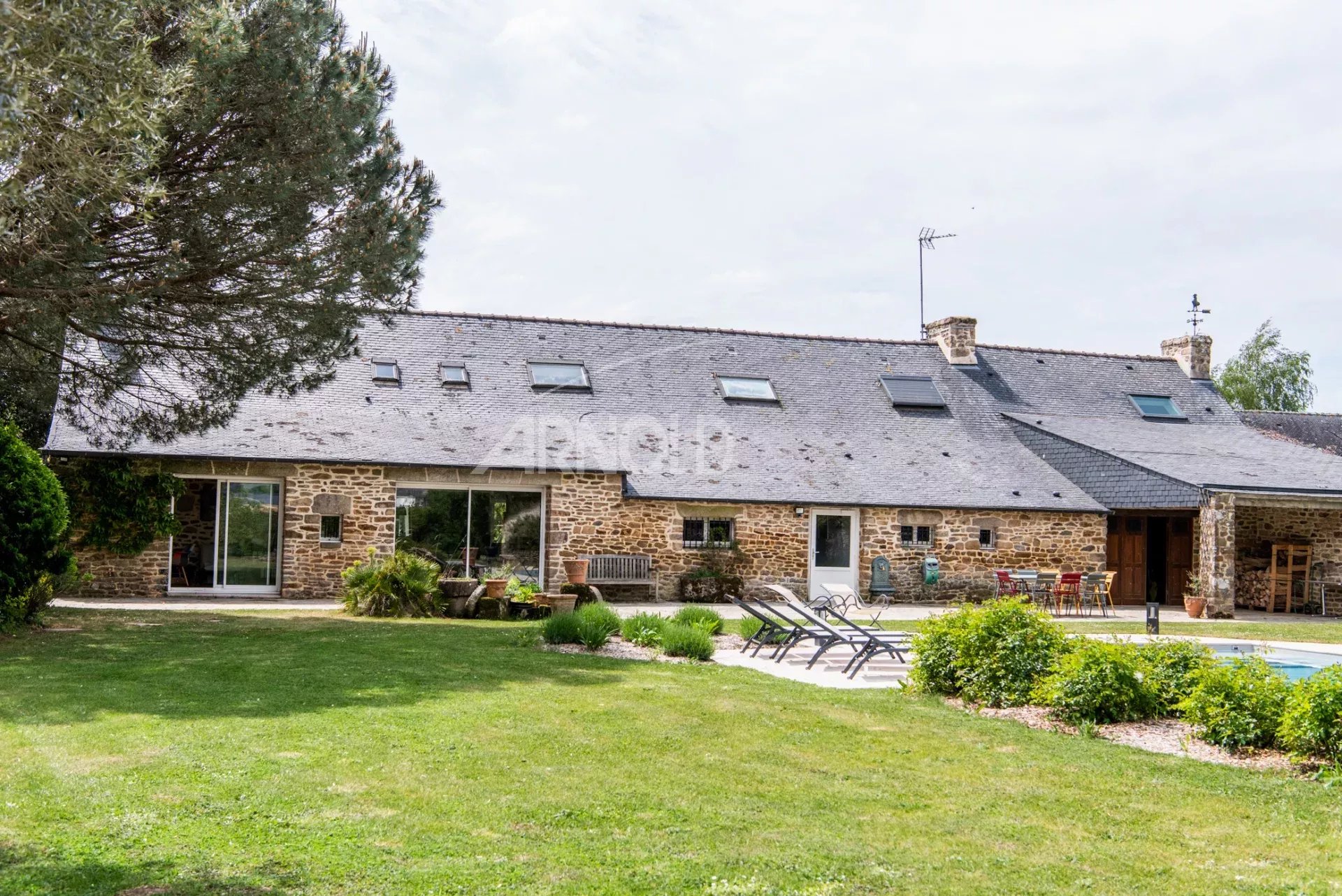 Stone farmhouse with swimming pool Stone farmhouse with swimming pool in a wooded garden in Baden.