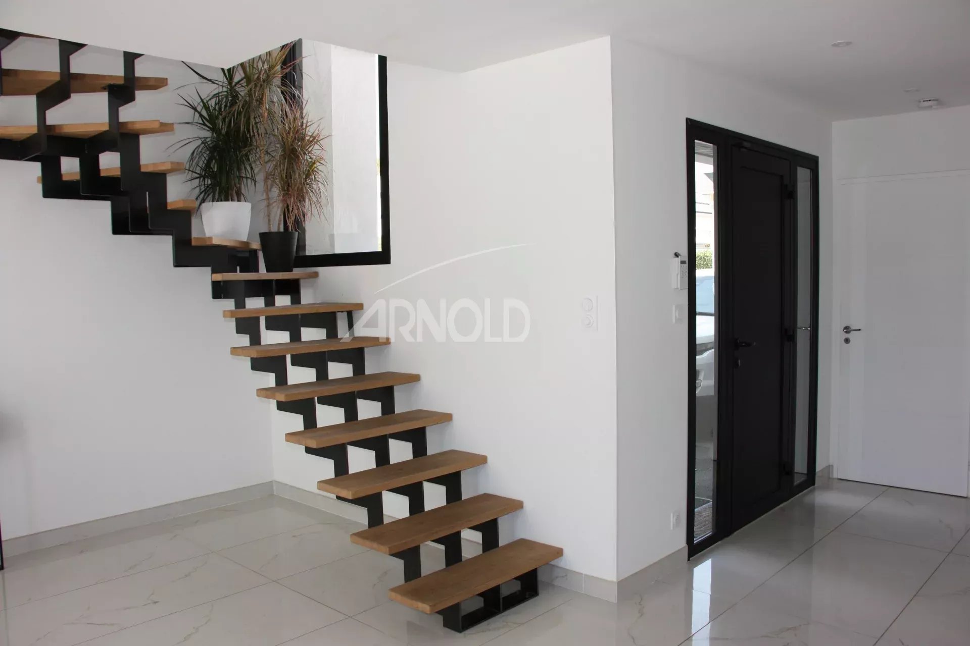 Staircase of a contemporary villa Modern wooden and metal staircase in a contemporary villa in Vannes.