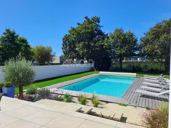 Contemporary villa with heated swimming pool on landscaped grounds in Vannes.