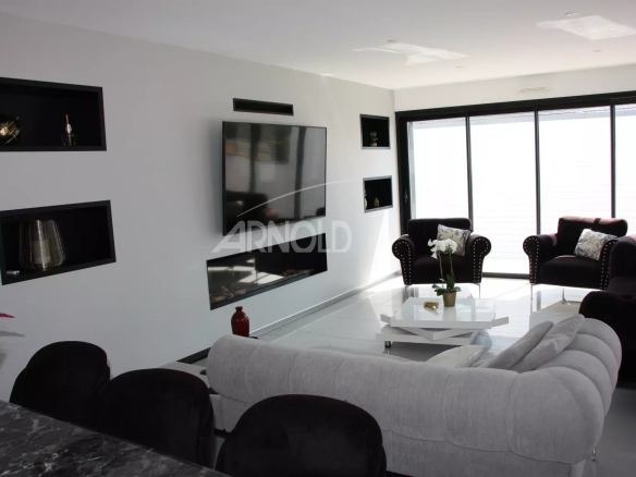 Interior of a contemporary villa in Vannes with a bright and modern living room.