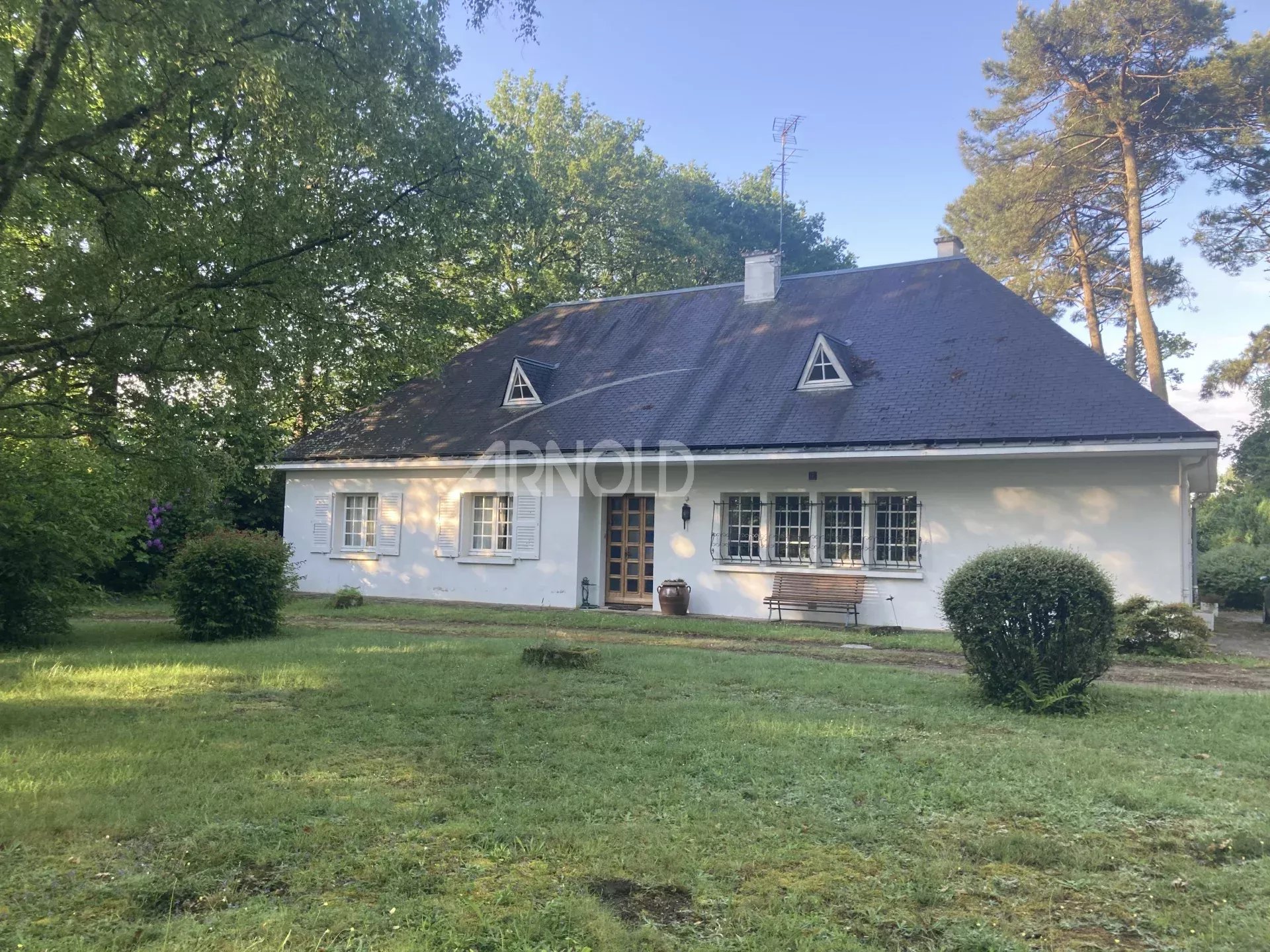 Maison spacieuse avec jardin arboré à Arradon, Vannes.