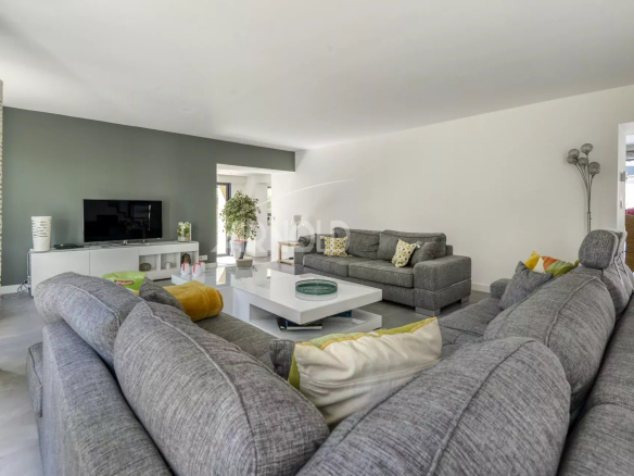 Interior of a house in Nantes with a spacious living room and a modern sofa.