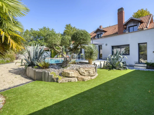 Luxury real estate photo | Charming Properties