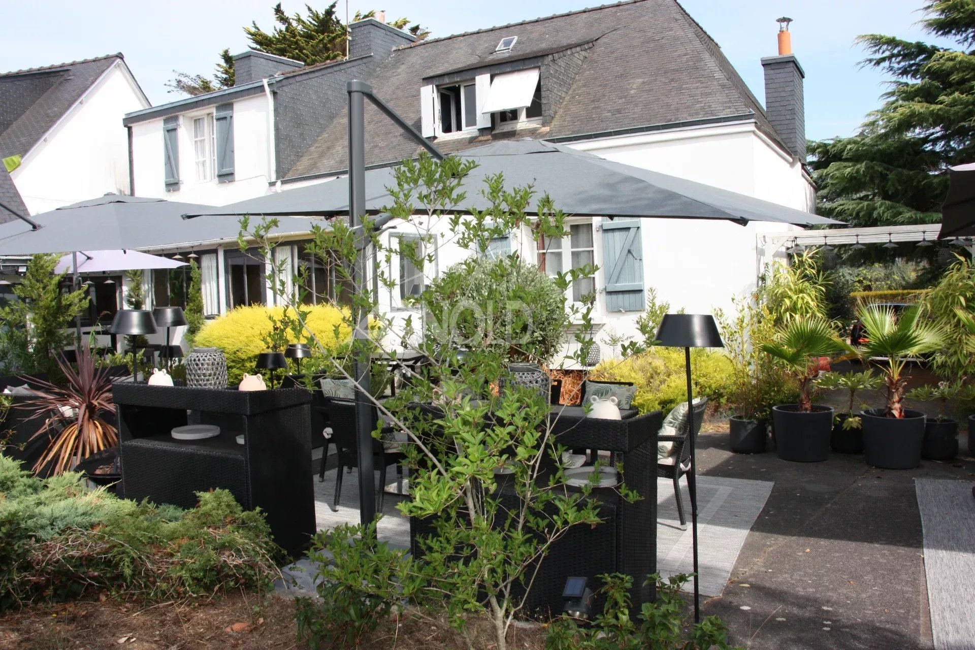 Maison de charme à Belz Maison de charme avec terrasse et jardin à Belz, entourée de verdure.