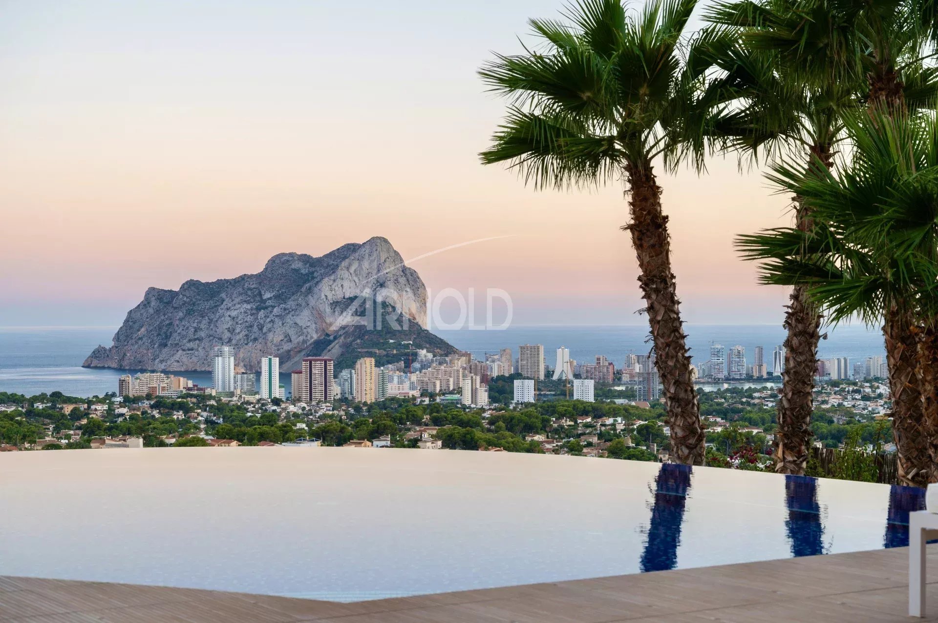 View of Villa Montabord in Calpe with infinity pool and the Penyal d'Ifac in the background.