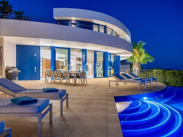 Modern villa with pool and sea view in Calpe, Alicante.