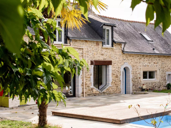 Contemporary renovated farmhouse with swimming pool, located in a peaceful hamlet in Surzur.