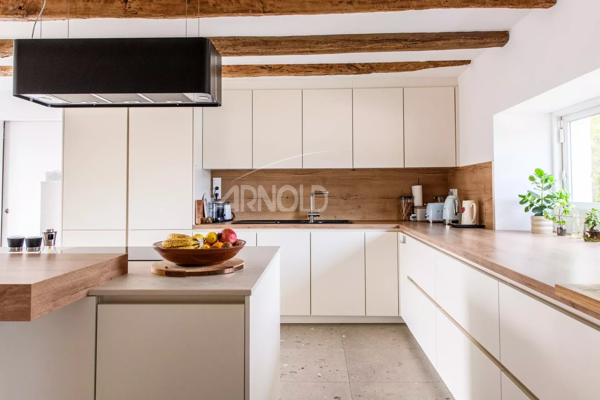 Kitchen of a contemporary farmhouse Modern and spacious kitchen in a contemporary farmhouse with exposed beams