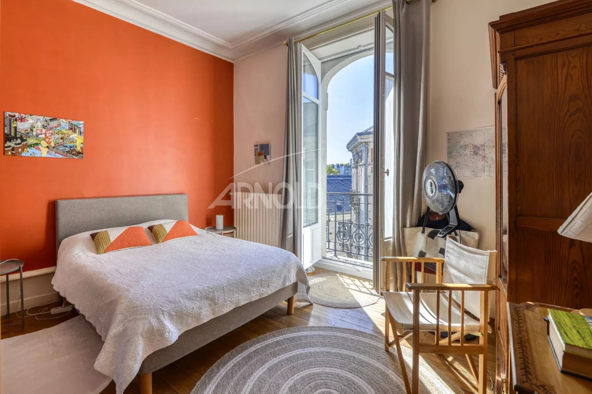 Room in a 6-room apartment in Nantes Room in a 6-room apartment in Nantes with balcony and warm decor.