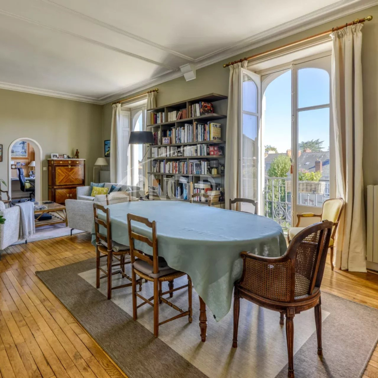 Luxury real estate photo | Charming Properties