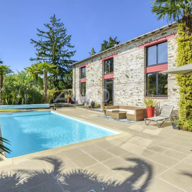 Luxury real estate photo | Charming Properties