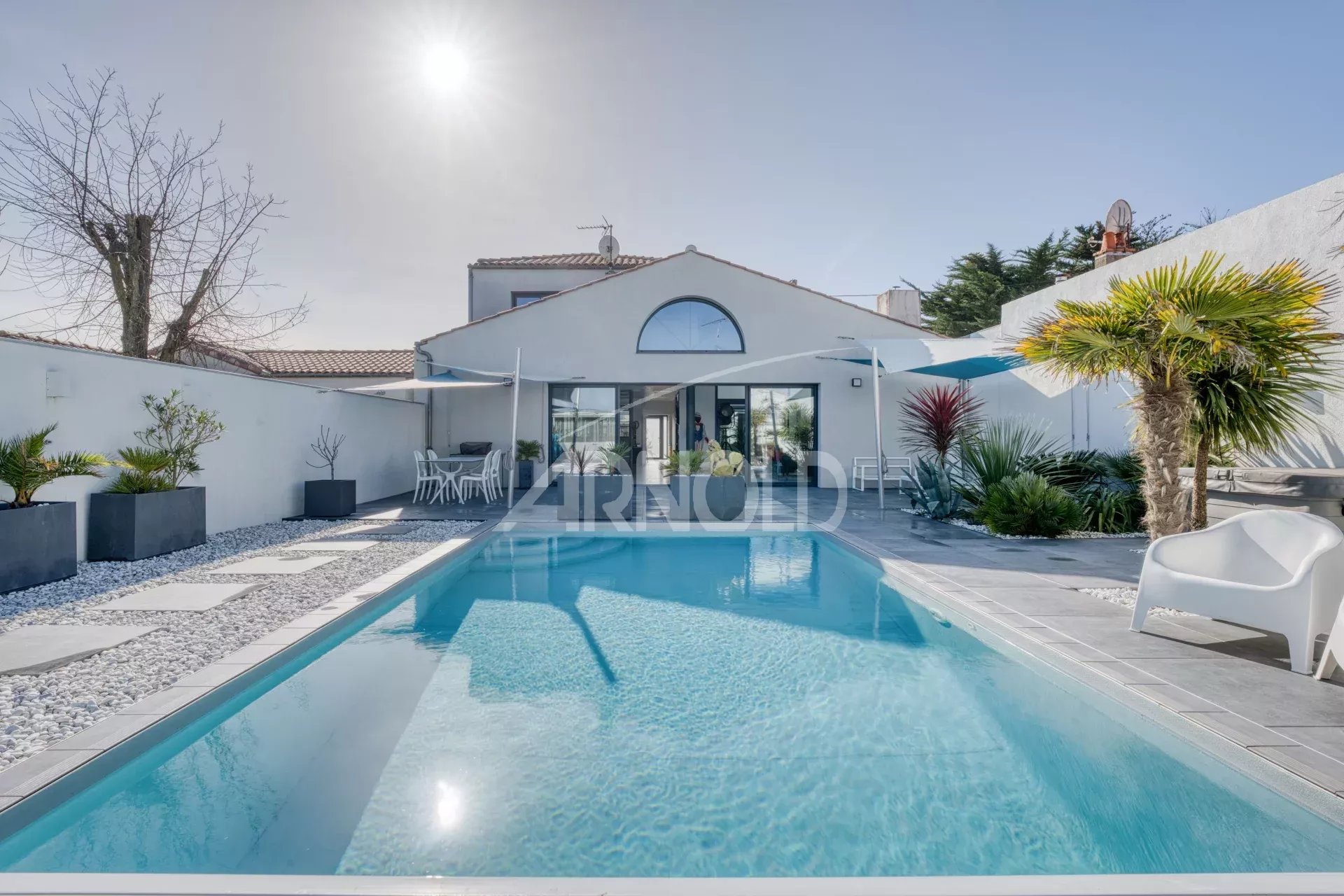 Villa contemporaine à La Chaume Villa contemporaine avec piscine dans le quartier historique de La Chaume, Les Sables-d'Olonne.