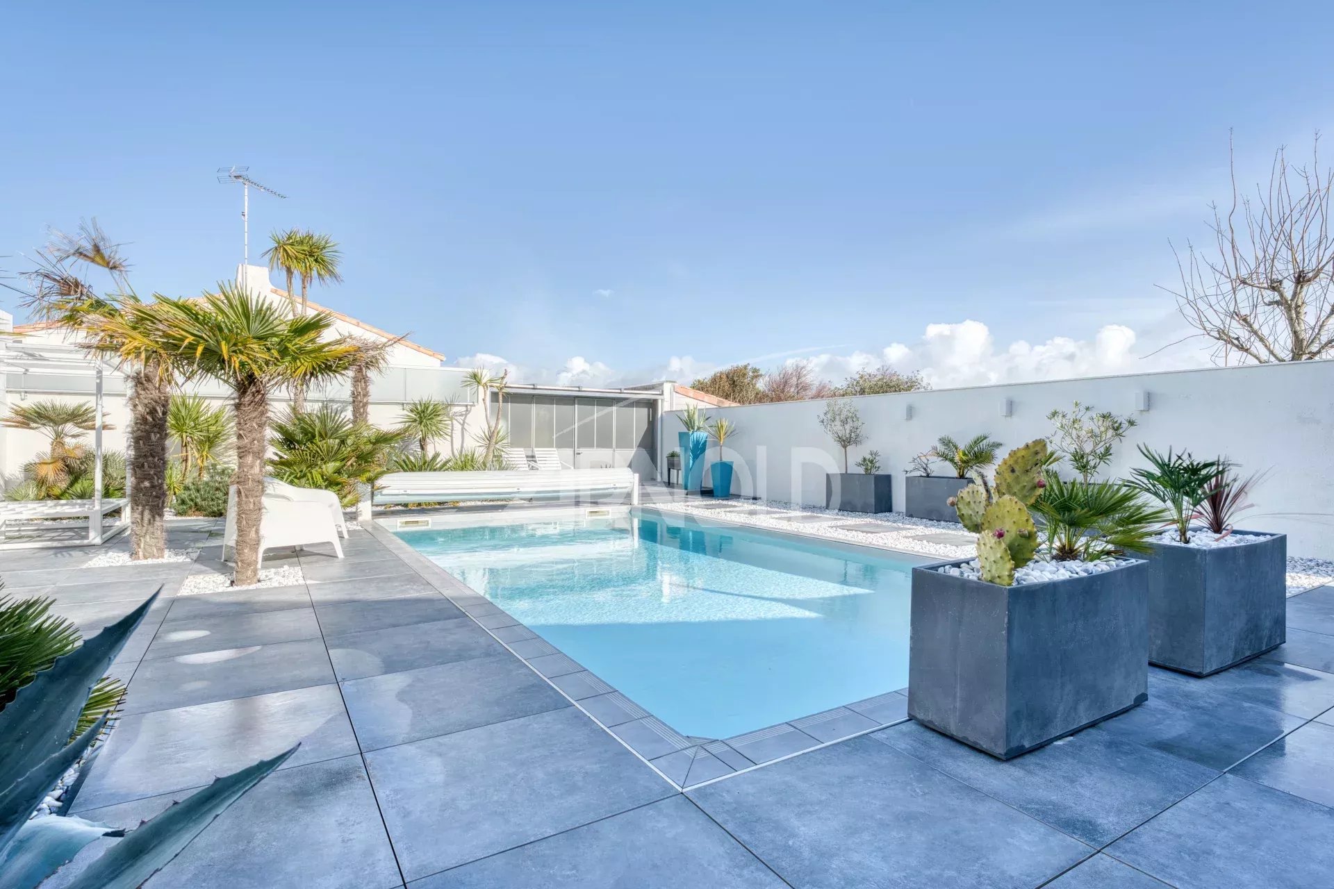 Villa contemporaine à La Chaume Villa contemporaine avec piscine et jardin dans le quartier historique de La Chaume, Les Sables-d'Olonne.