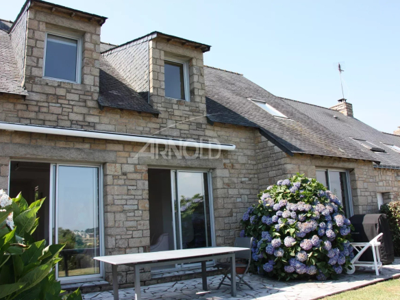 Maison en pierre avec jardin, vue sur l'océan à Arzon