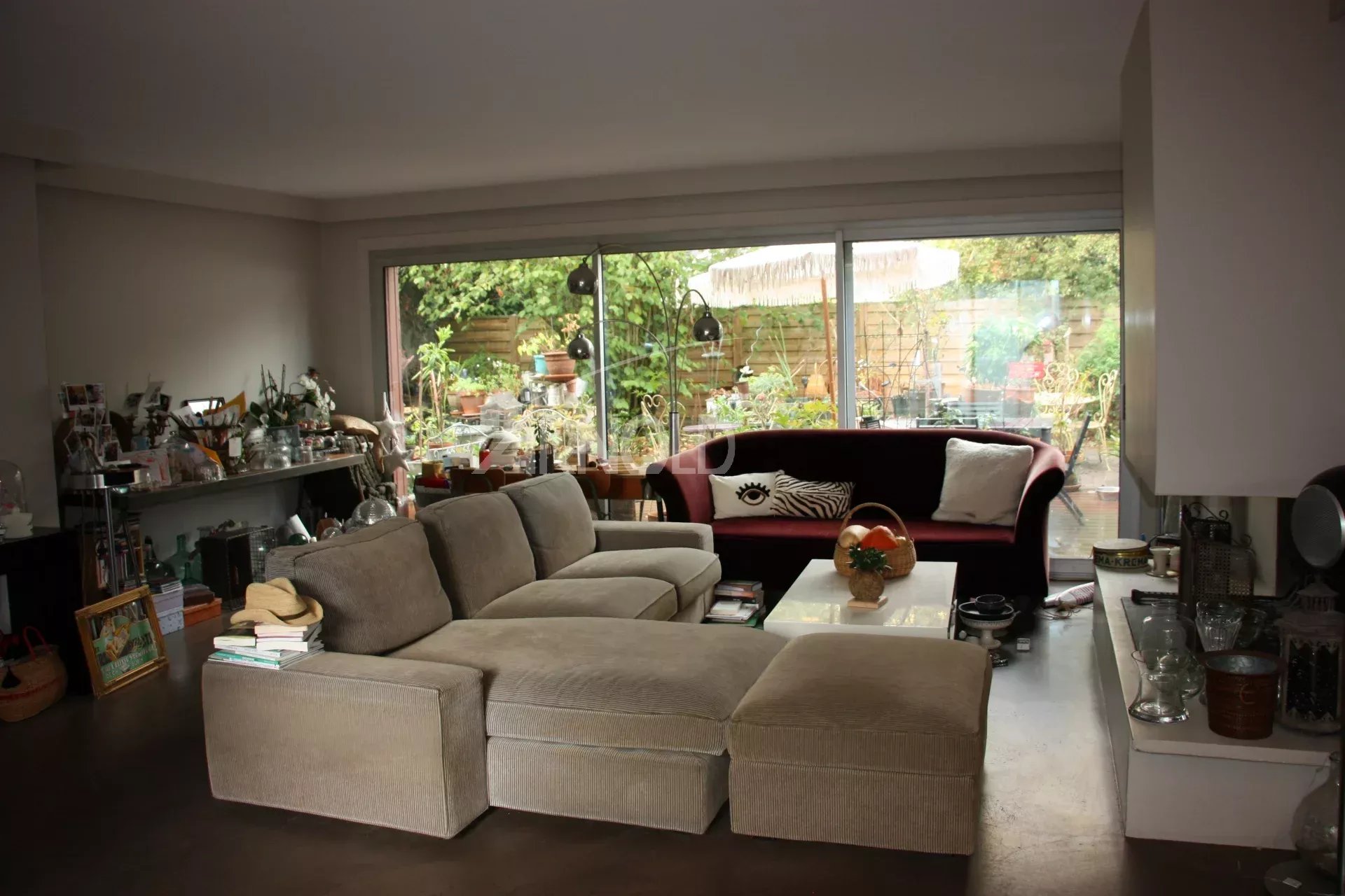 Salon d’une maison à Vannes Intérieur d'une maison familiale à Vannes avec un salon spacieux et lumineux.