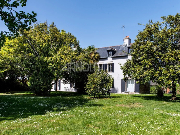 Propriété de charme avec jardin, située à Saint-Avé près de Vannes.