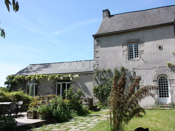 Demeure en pierre avec jardin et étang à Rochefort-en-Terre