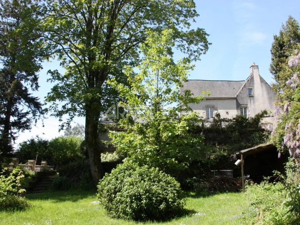 Demeure en pierre avec jardin et étang à Rochefort-en-Terre