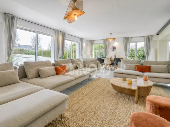 La Chapelle sur Erdre - Luxury family home with swimming pool and independent office
