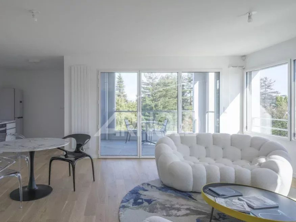 T4 apartment on a high floor – Quai de Versailles,