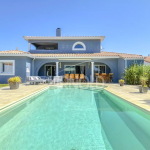 Magnificent villa with swimming pool