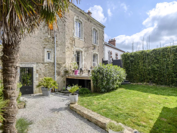 Nantes Toutes Aides – Maison de charme avec jardin studio