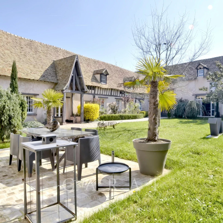 For sale – Avenue Foch – Newly renovated apartment – ​​3 suites