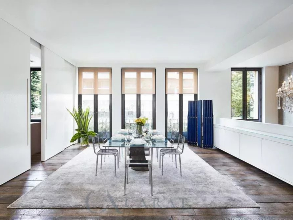 Hôtel particulier avec jardin.