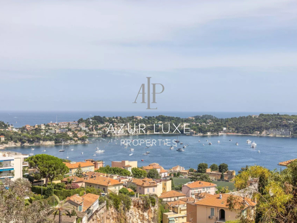 Superb 3 rooms with breathtaking view of Villefranche and Cap Ferrat