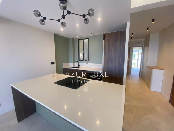 Renovated 3-room apartment – ​​Beaulieu-sur-Mer town center – Sea view