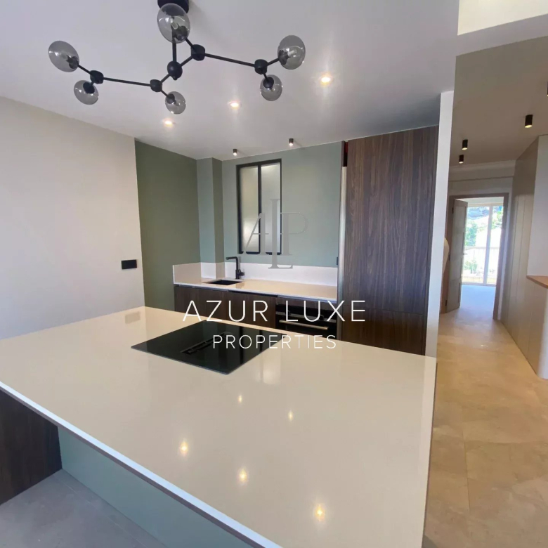 RARE Ground floor apartment with a beautiful outdoor space in the heart of the city center