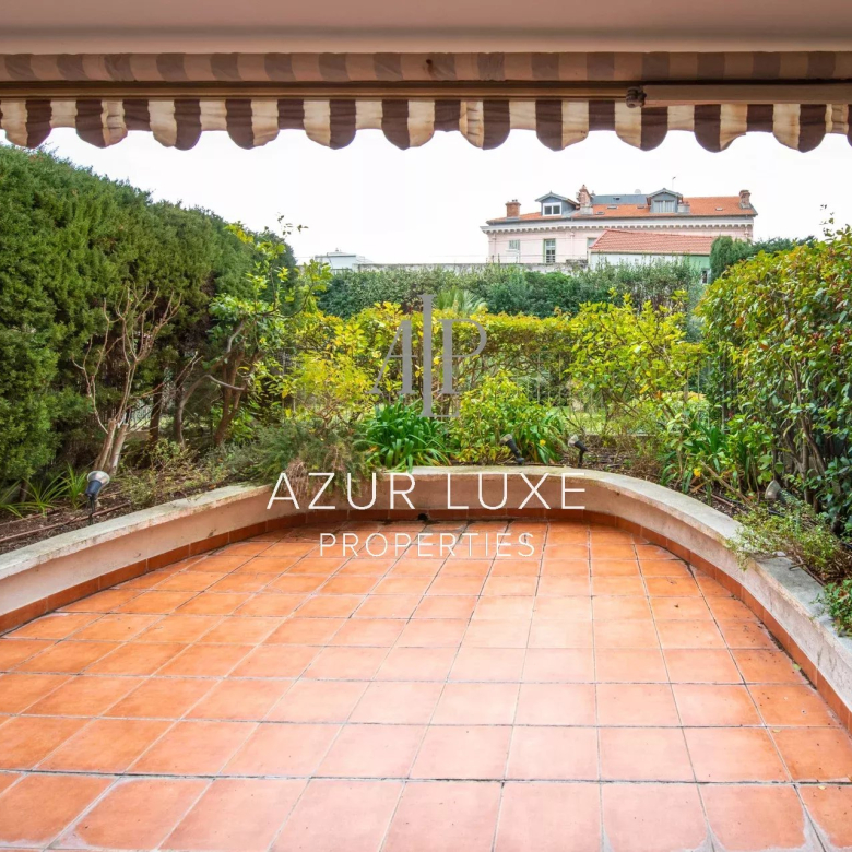 CENTRE VILLE – APPARTEMENT 2 PIECES A RENOVER – DOUBLE TERRASSE – VUE MER