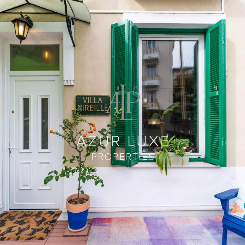 CENTRE VILLE – APPARTEMENT 2 PIECES A RENOVER – DOUBLE TERRASSE – VUE MER