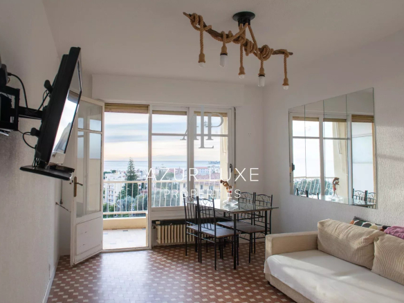 CITY CENTRE – 2-ROOM APARTMENT TO RENOVATE – DOUBLE TERRACE – SEA VIEW