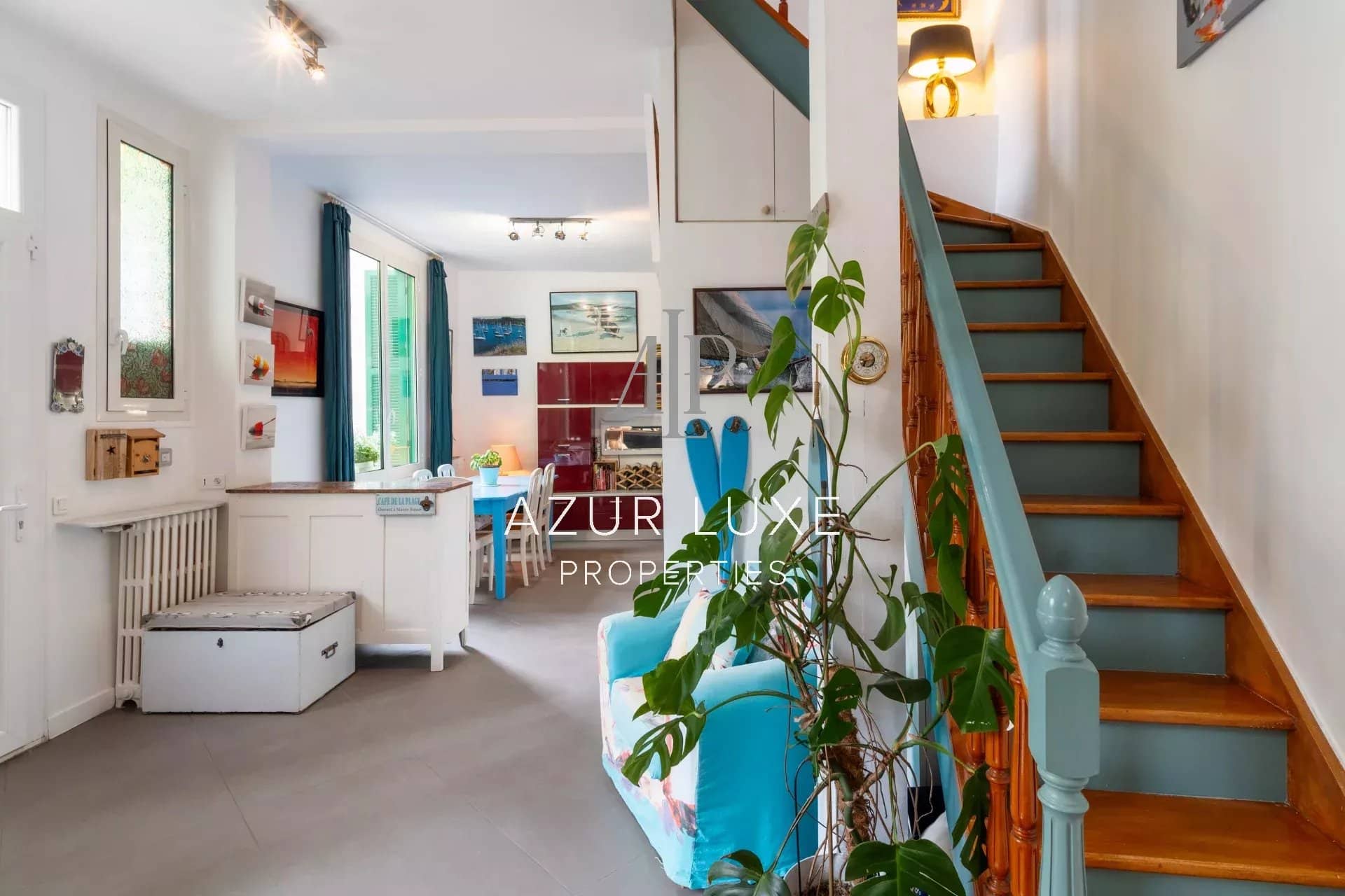Interior of Villa Mireille in Nice Interior of a townhouse in Nice, with a wooden staircase and a bright living space.