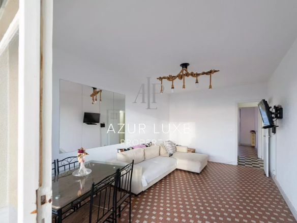 Interior of an apartment to be renovated with a living room and a dining room.