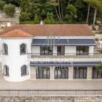 Magnifique Villa 8 pièces de 394m² entierement rénovée secteur Mont Leuze – Piscine  – parkings