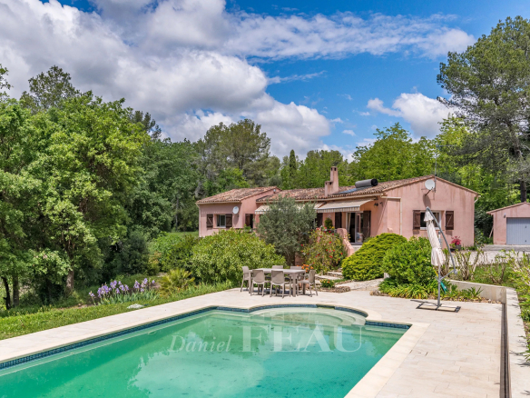 Bagnols in the forest – Provençal villa
