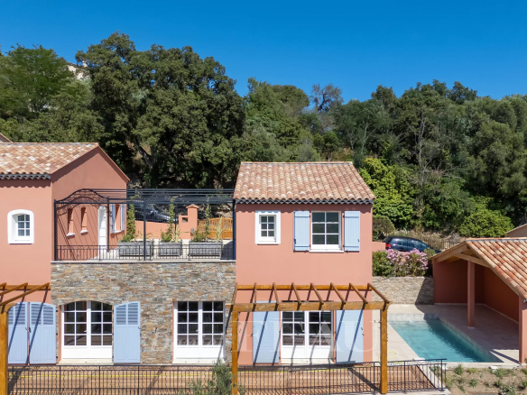 Gassin - Elegant New Village House