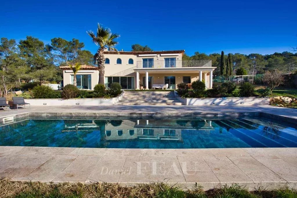 Bagnols-en-Forêt – Charming farmhouse