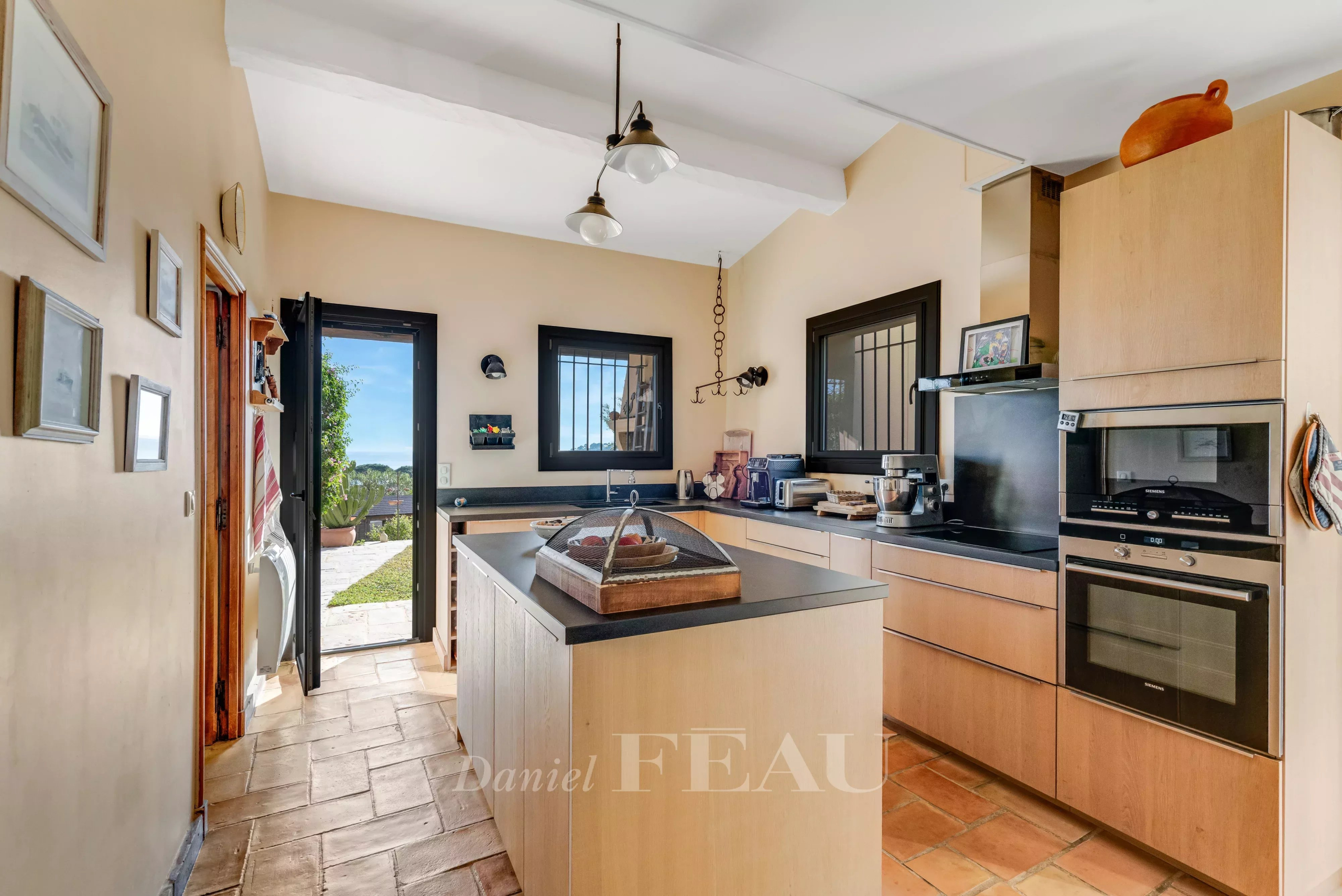 edee30c712265f2abaf81df9b501c8e4_2ce097ce60_4000-original