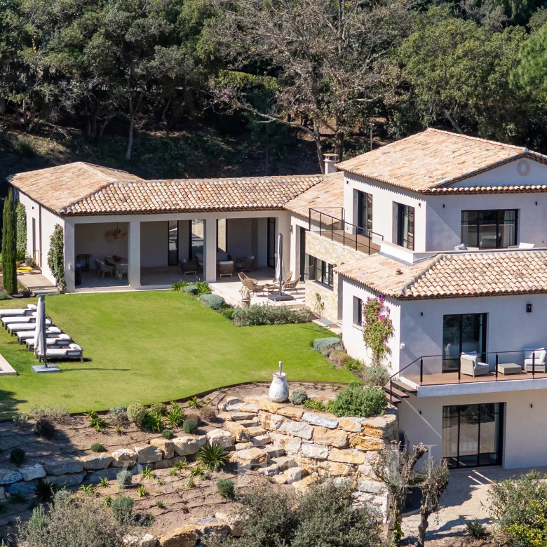 SOMPTUEUSE VILLA, VUE MER EPOUSTOUFLANTE