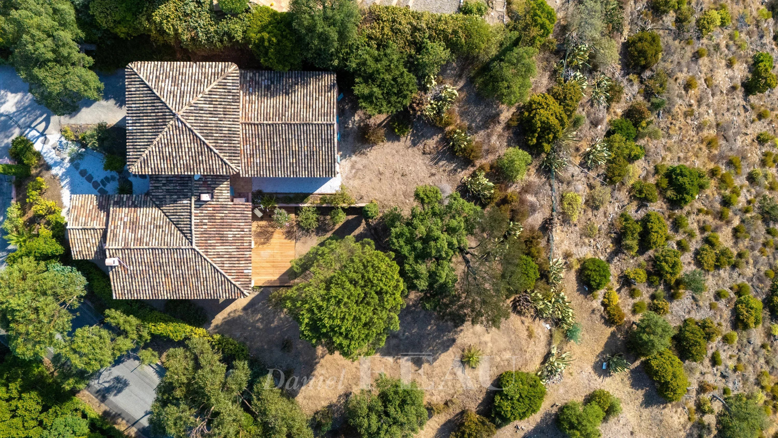 Villa with sea view in Rayol-Canadel-sur-Mer Aerial view of a villa in Rayol-Canadel-sur-Mer surrounded by greenery.