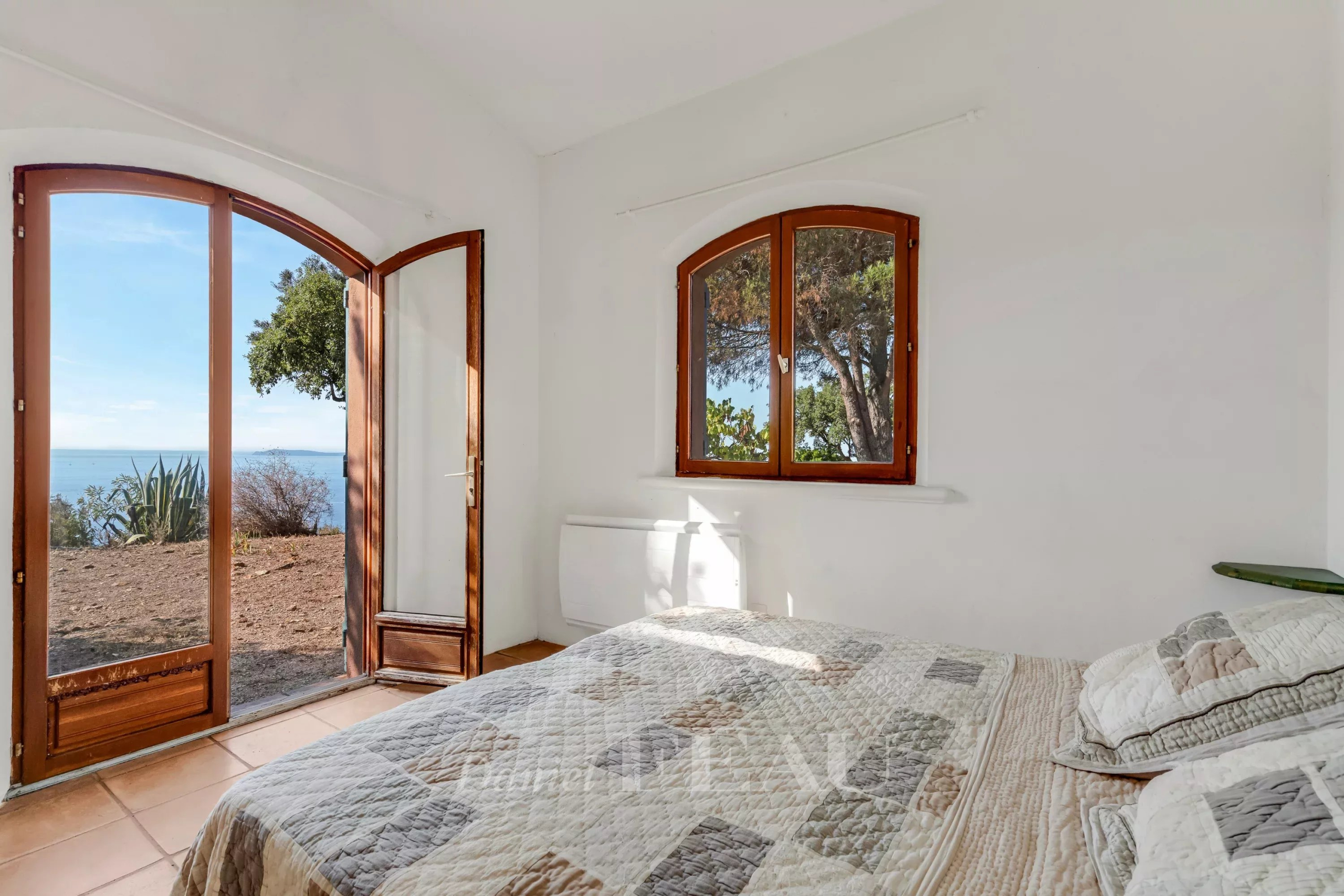 Room with sea view Bright room with sea view in Rayol-Canadel-sur-Mer.