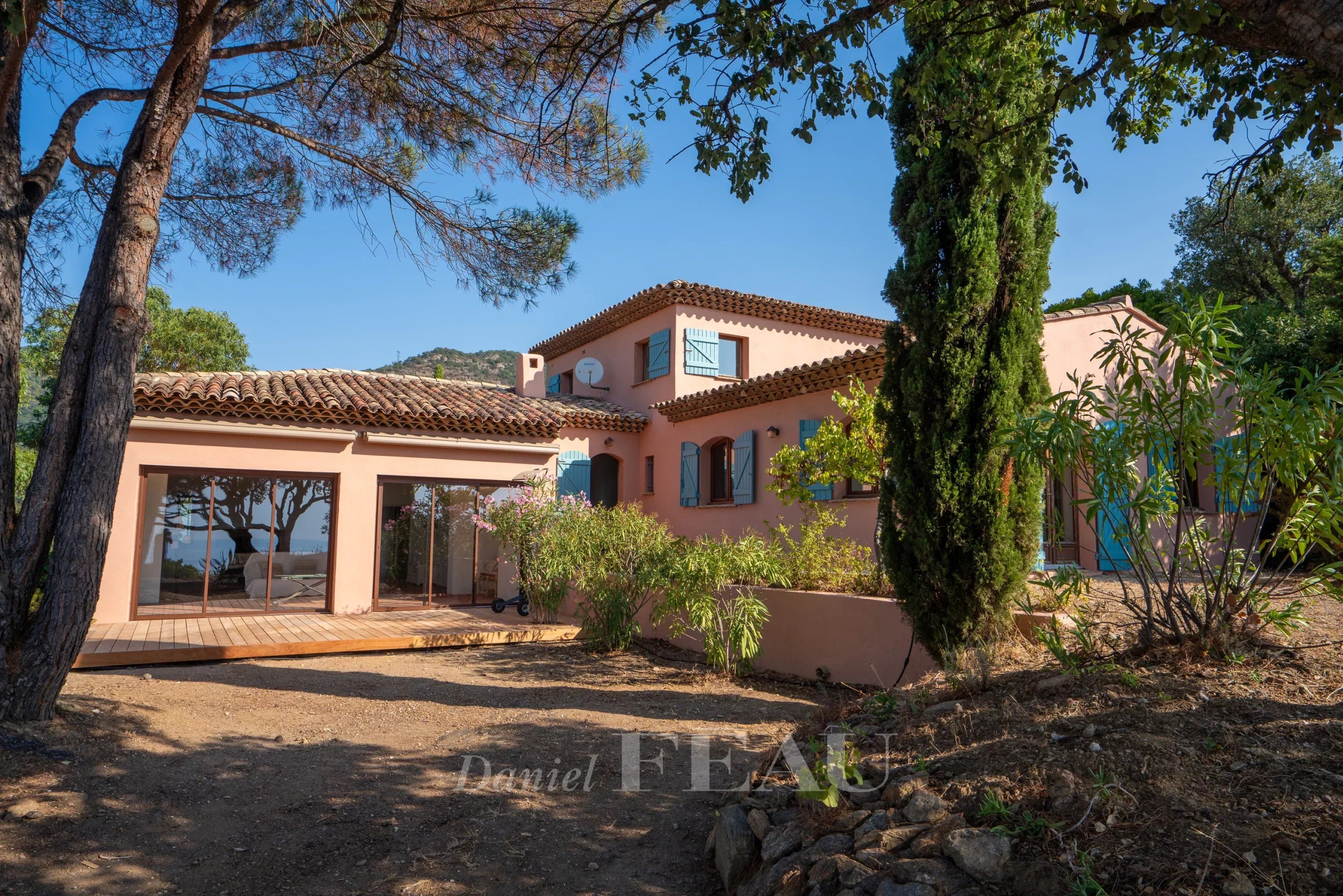 Villa with sea view in Rayol-Canadel-sur-Mer Villa in Rayol-Canadel-sur-Mer with sea and garden views, not overlooked.