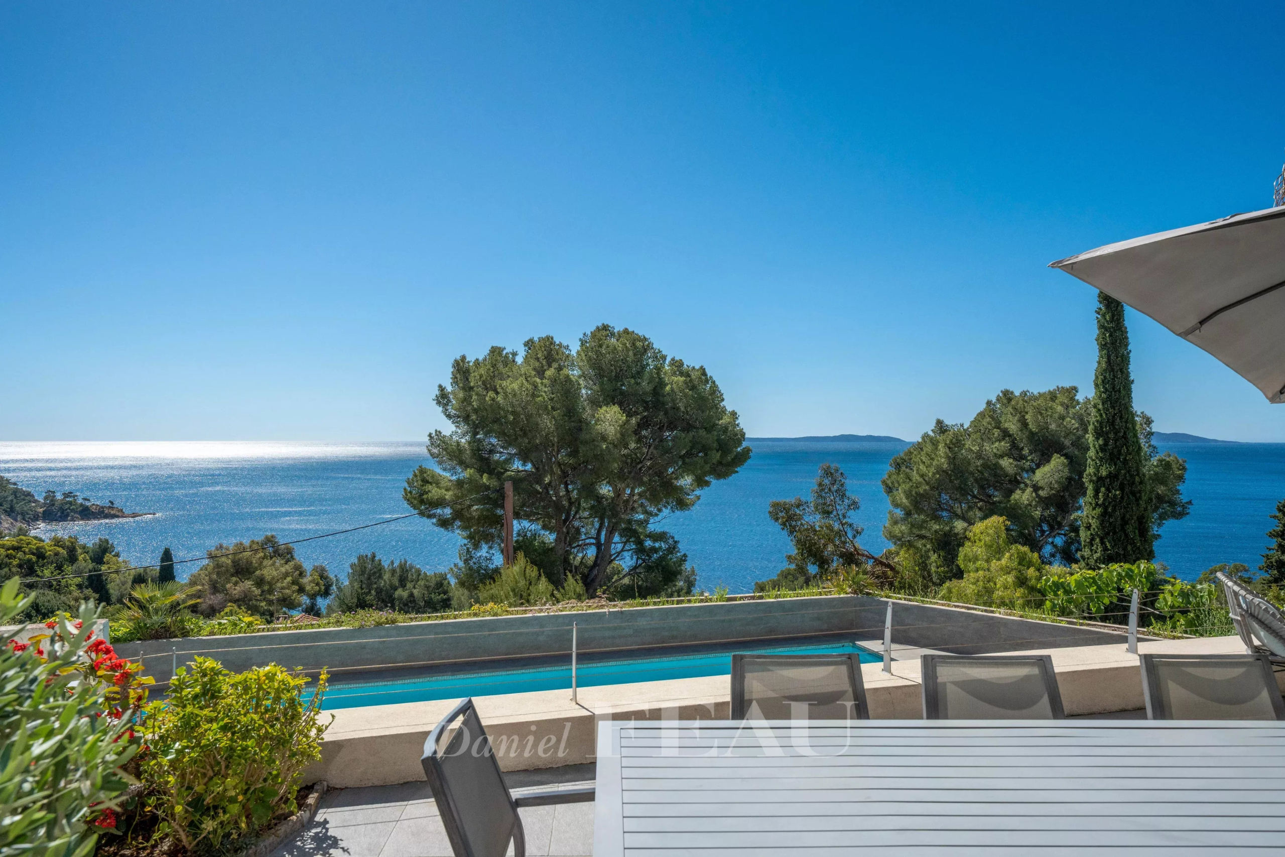 Property with sea view in Le Lavandou Panoramic sea view from a property with swimming pool in Le Lavandou.