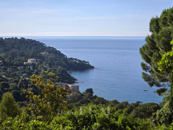 Rayol-Canadel – Propriété de caractère avec vue mer panoramique